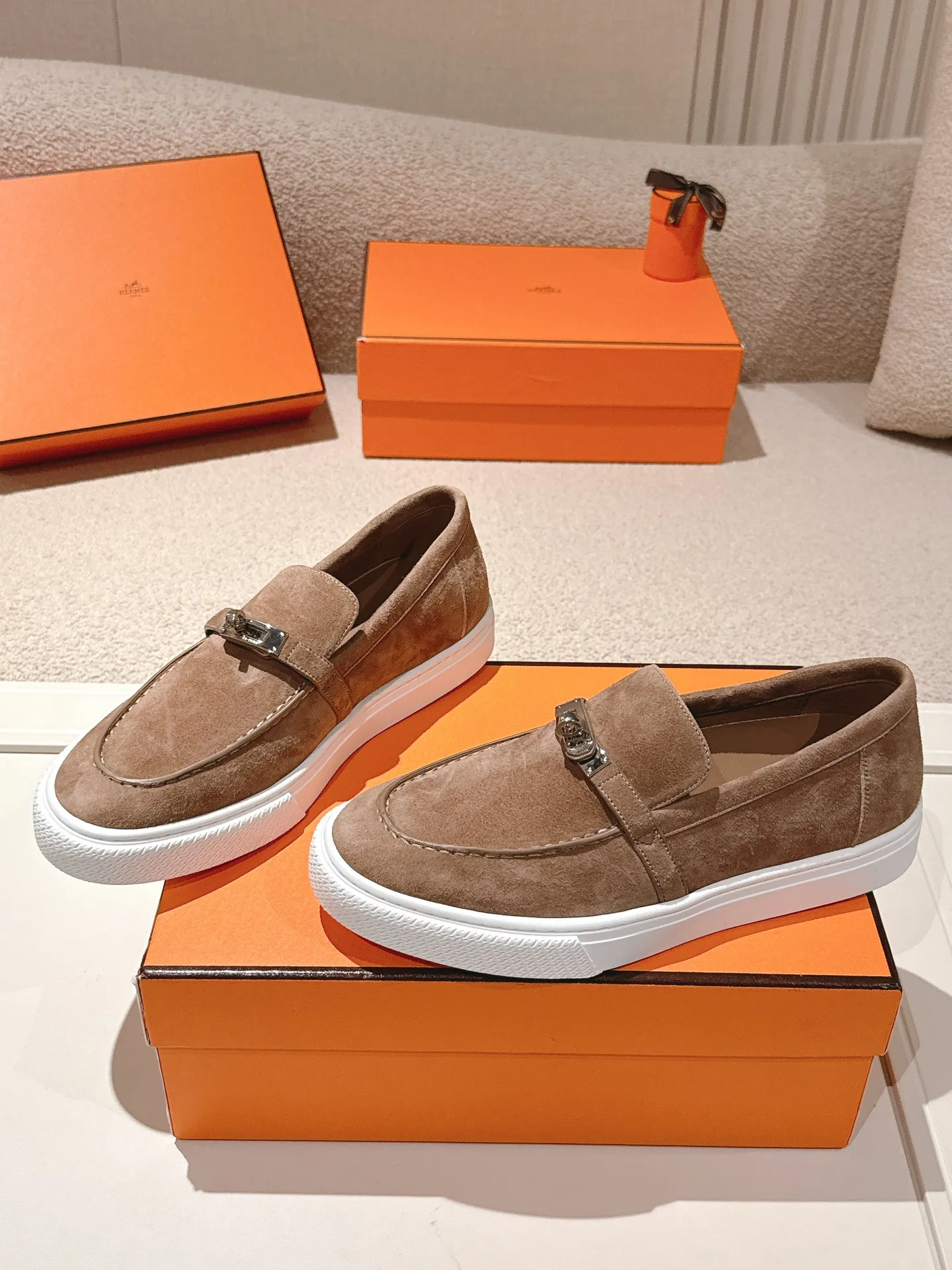 Men's shoes 💰640💰 Hermes# New Kelly buckle thick-soled loafers. Upper: cowhide/suede material. Lining: sheepskin lining. Outsole: exclusive molded outsole. Size: women's size 35-40, men's size 39-45 (female 41/male 46 customized, non-refundable)